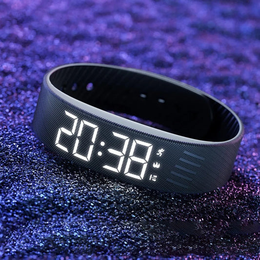 Reloj despertador digital LED tipo pulsera, ajustable, sin función de posponer (snooze), con podómetro para correr, impermeable y con alarma por vibración.
